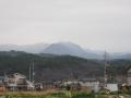 白く霞む太刀岡山から黒富士