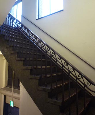 神谷バー2階階段