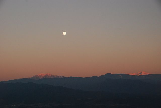 月と南アルプス仙丈ヶ岳