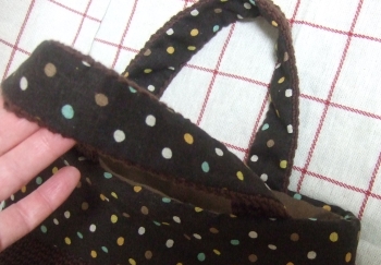 20110120チョコレート色の細編みバッグ２