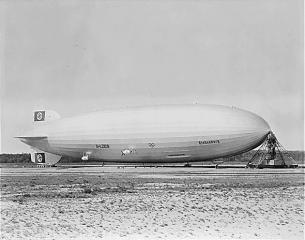 Hindenburg_at_lakehurst.jpg