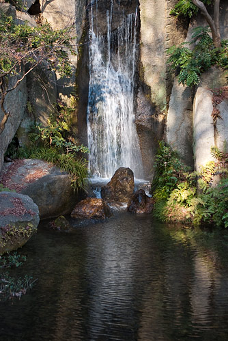 浜松城日本庭園の滝