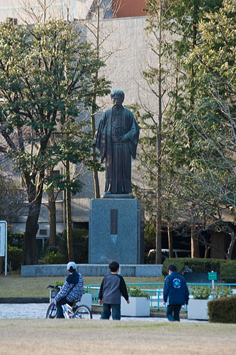 岡倉天心の像
