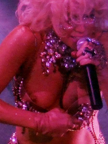 Lady Gaga - Nip slip wardrobe malfunction c01