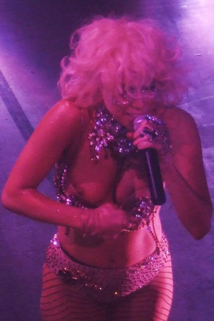 Lady Gaga - Nip slip wardrobe malfunction c03