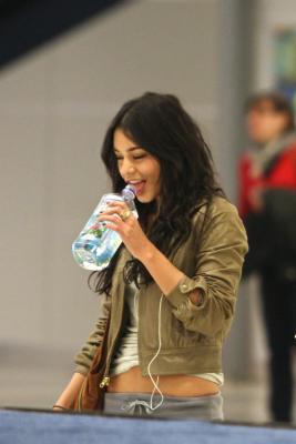 Vanessa Hudgens and a lucky water bottle dl1
